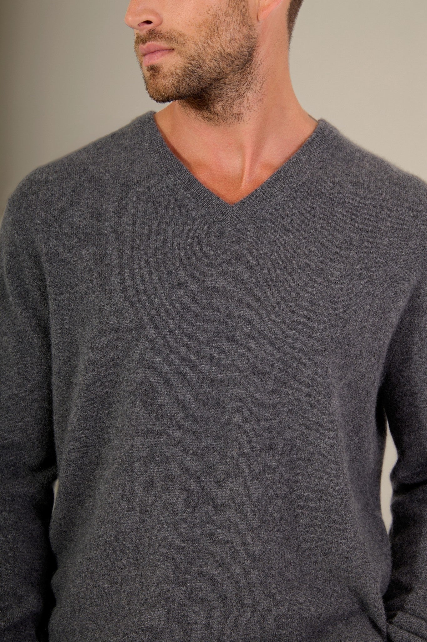 ALEXANDER pull col v anthracite chiné 100% cachemire – Image 5