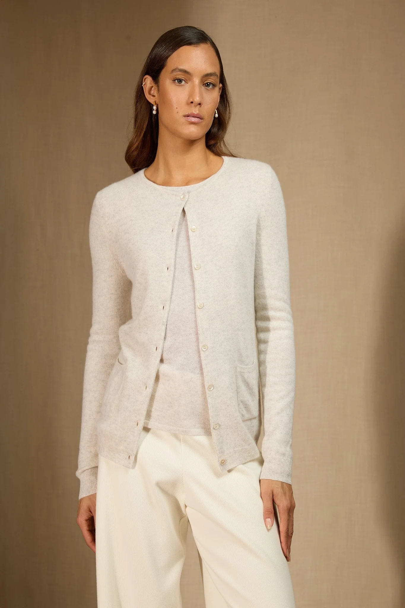 AMY cardigan col rond gris perle chiné 100% cachemire – Image 2