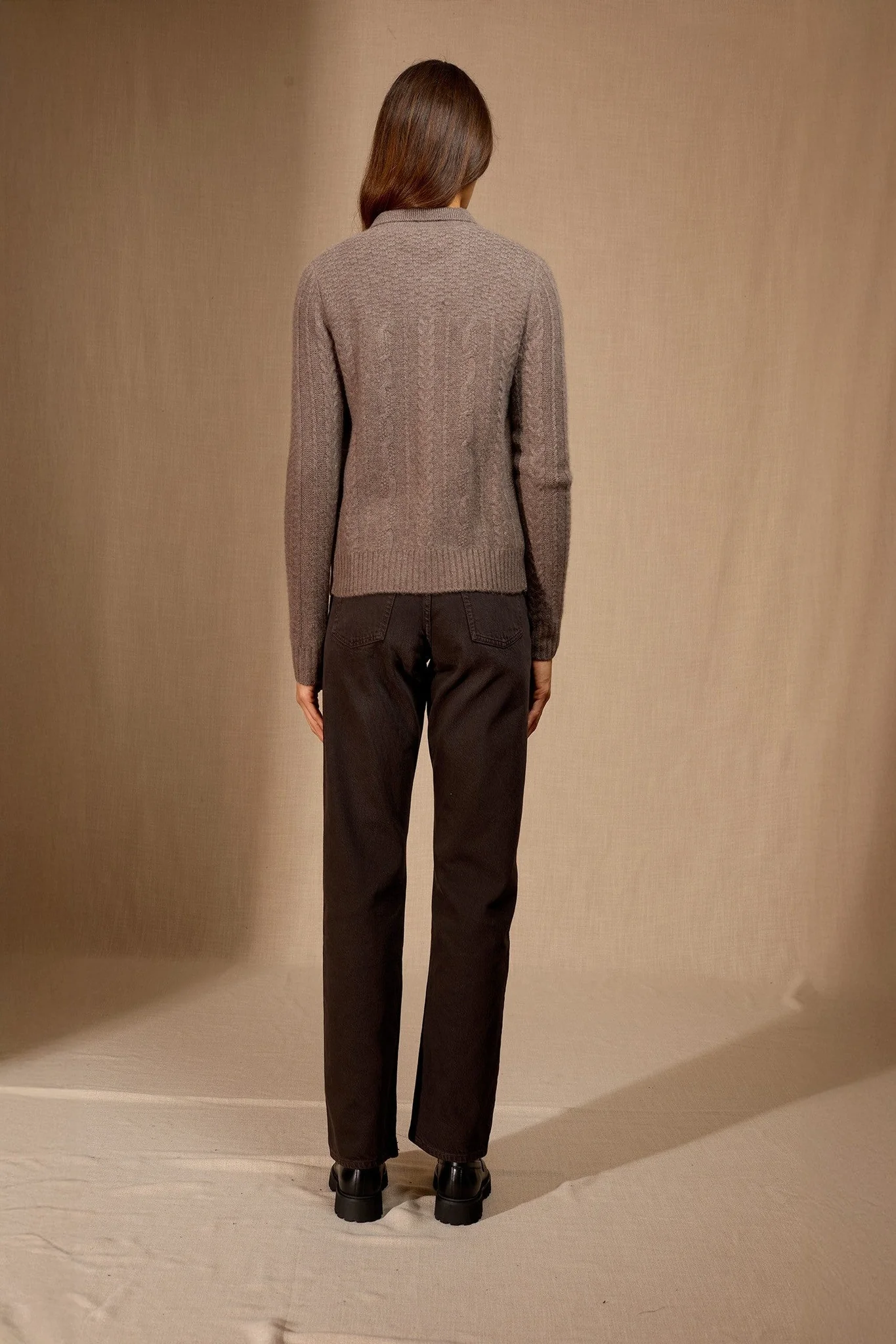 FRIUME veste boutonnée col chemise 6 fils taupe chiné 100% cachemire – Image 4