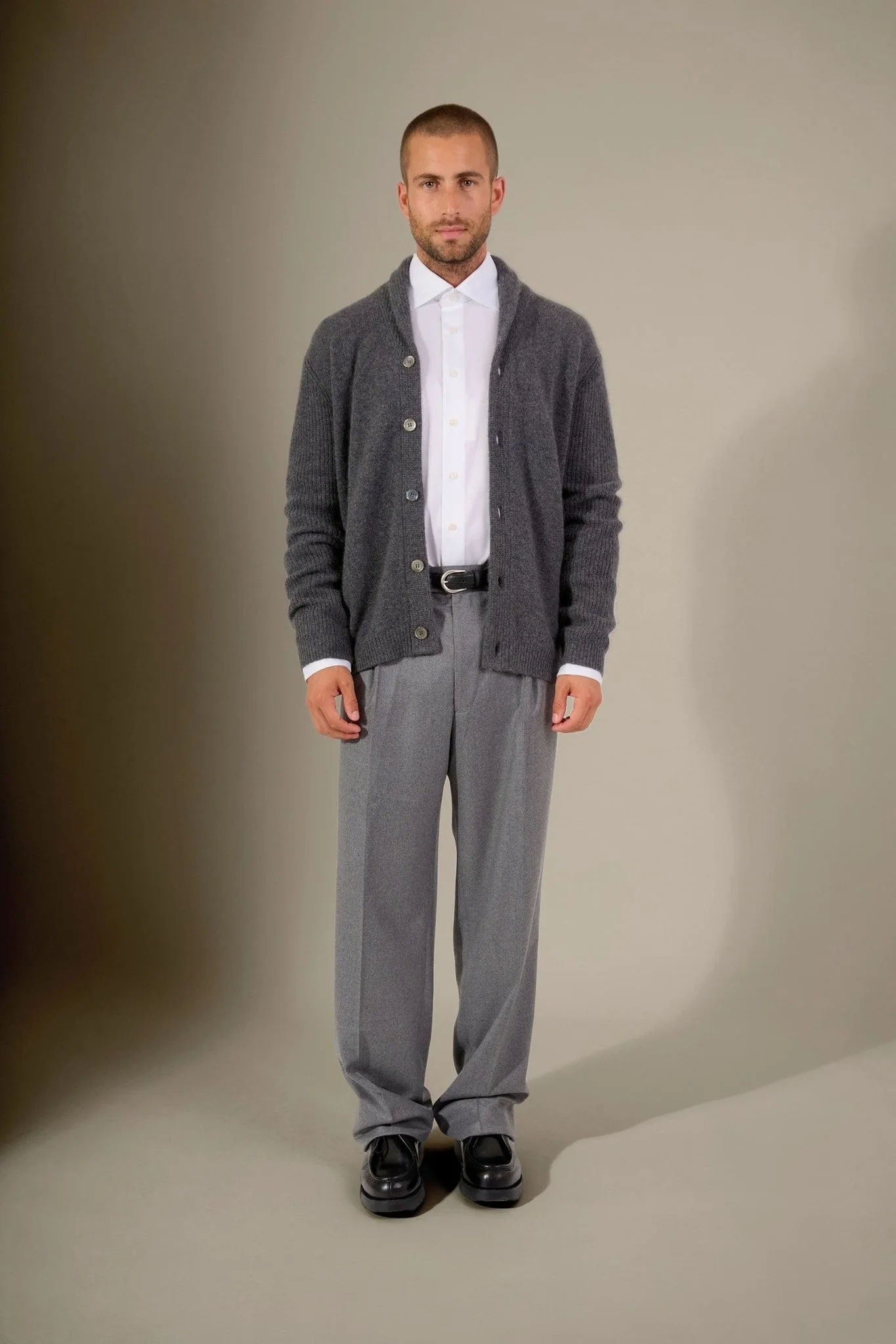 GILMOUR veste boutonnée col châle 4 fils anthracite chiné 100% cachemire – Image 6